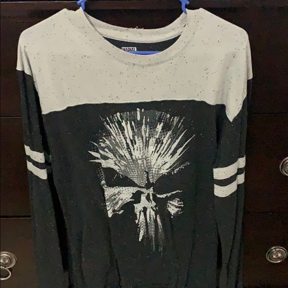 marvel skull long sleeve shirt